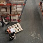 Wózek paletowy a BHP – jak bezpiecznie z niego korzystać?